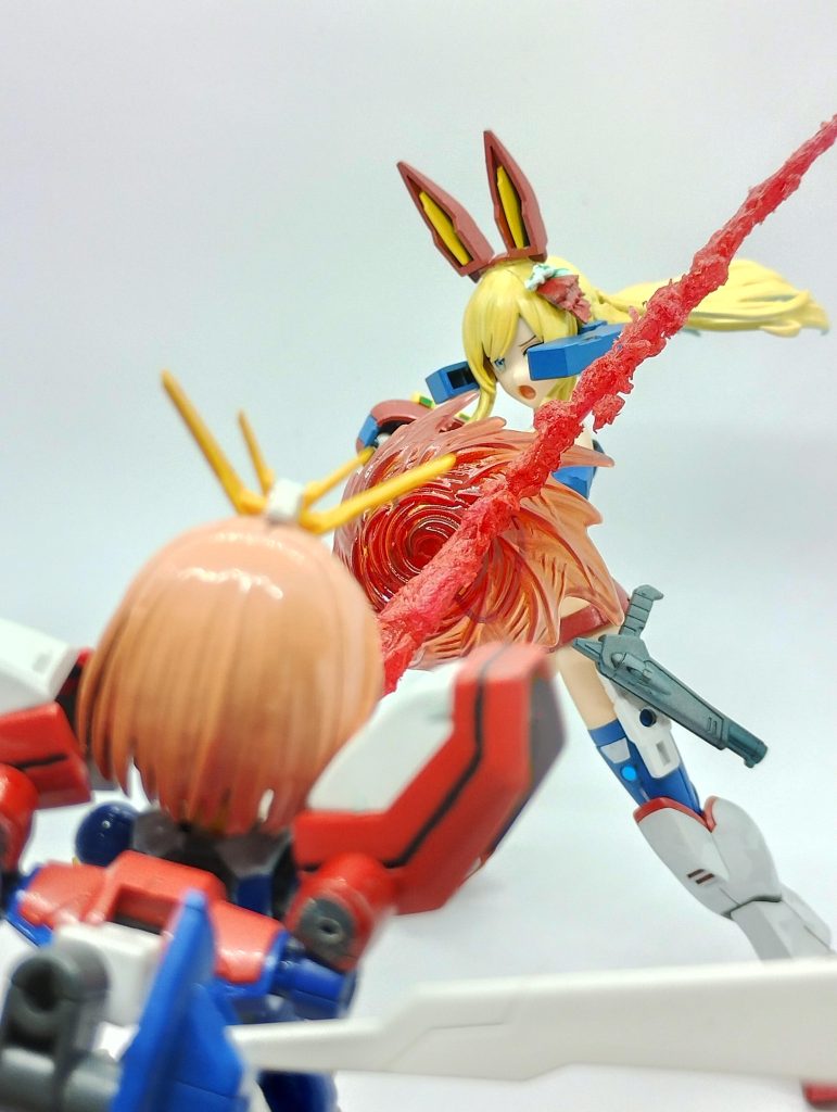 過去作・ゴッド…もといホムラとの対峙シーン！フル出力のゴッドスラッシュを、豪熱マシンガンパンチで押し返す感じ、出てますね～～！こうなると、3体目のMF美少女を作りたくなってくる…（手元には、HGFCガンダムローズとHGFCドラゴンガンダムはあるんだよなぁ…）