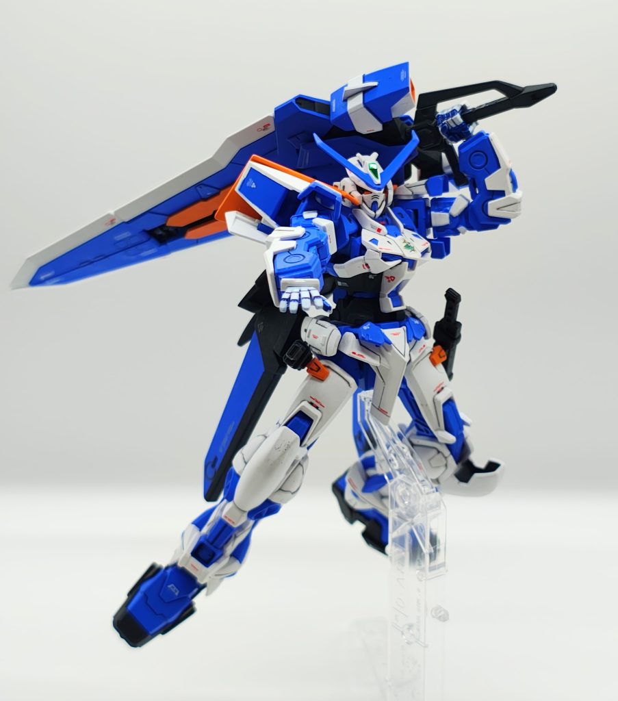 パッケージ絵を参考にポージングしましたが、この辺が限界でしょうか。