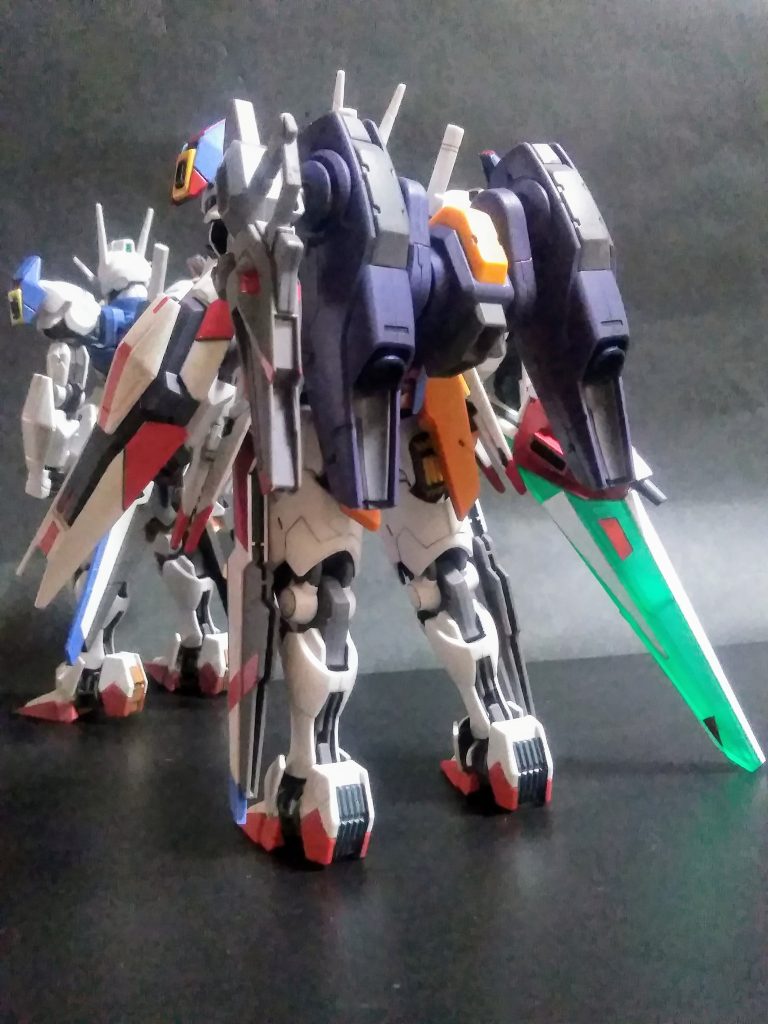 右手に持つのは『試製 バリアブル ロッド ライフル』と、でもイウべき(「UP主」の脳内設定)射撃も撲サツ❌→叩き付ける事も出来る野蛮な杖 😜『Barbarian Staff』です 🤣🤣🤣うん!😏此で『長モノ武装絶対信者』の為の布教活動も完了ですね❗ 👍😆🎶🎶🎶