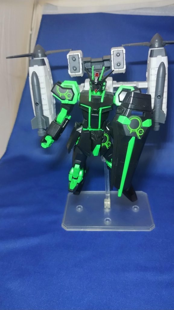 ストライク+エグザビーグルティルトローター空戦形態 CEの機体に実弾兵装は効かないから拠点制圧用?プロペラだからそんなにスピードも出ないだろから対MS戦闘できない。