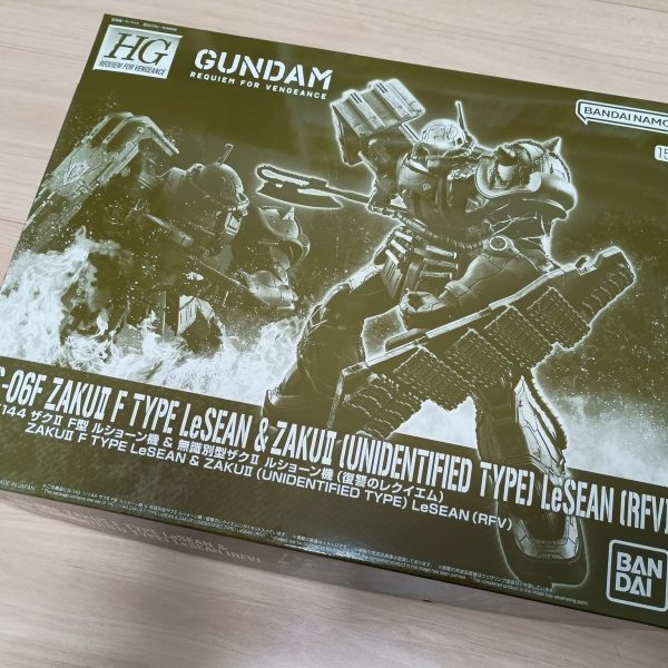 プレバンで予約したＨＧ 1/144 ザクIIＦ型 ルショーン機＆無識別型ザクII ルショーン機 (復讐のレクイエム)が届きました!!復讐のレクイエムのキットを初めて入手できたので作成が楽しみです✨✨️ディテールもりもりで墨入れとか気持ちよさそうですね。早くガンダムも欲しいな〜💦（1枚目）