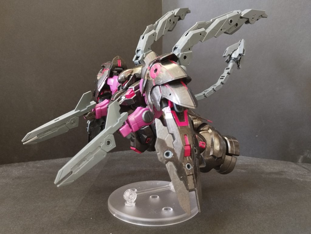 初めて見た時に「色変えればブラックサレナじゃね??」と思ったのと、このオプションパーツ何かに使えないかなと思ったのが改造のキッカケでした