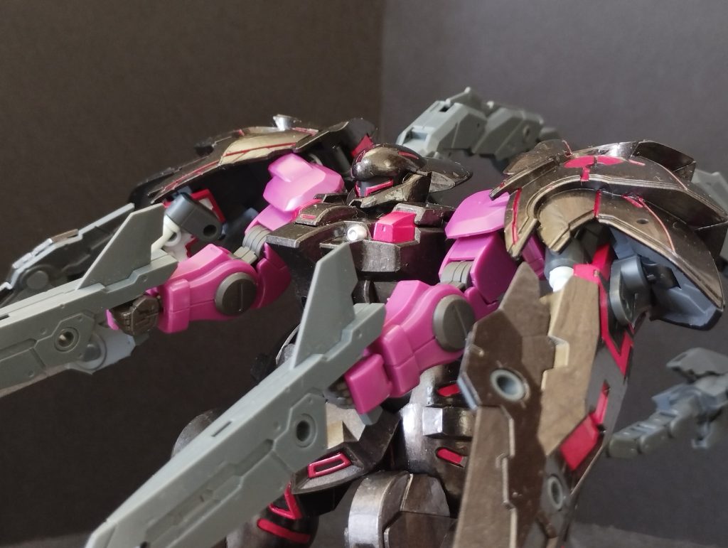 なお、水星の魔女は観たことなく、ナデシコはスパロボでの知識しかありませんこのディランザも、主人公機にボロボロにされるくらいしか知りません(°Д°)