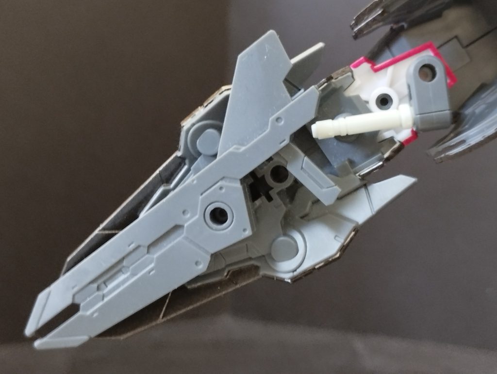 銃器はオプションパーツにちょうどいい3mmピンがあったのでそこにマウントできます