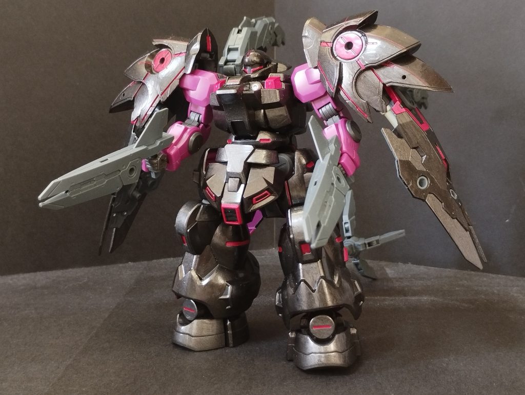 浮いてるイメージが強い機体ですが、重量があるのでスタンドで浮かすよりも普通に立たせたほうが安定するジレンマorz