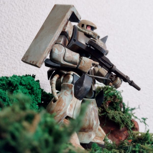 ガンプラ　ザクⅡ　ジオラマ小物入れ