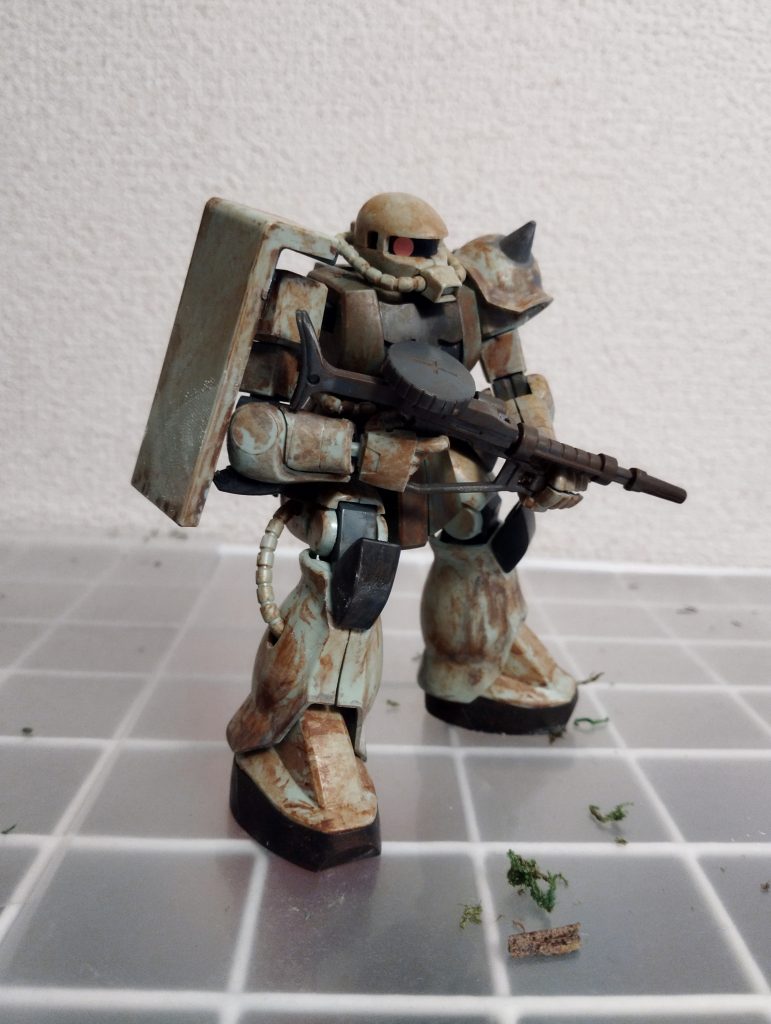 ザクⅡ本体　　汚れ塗装