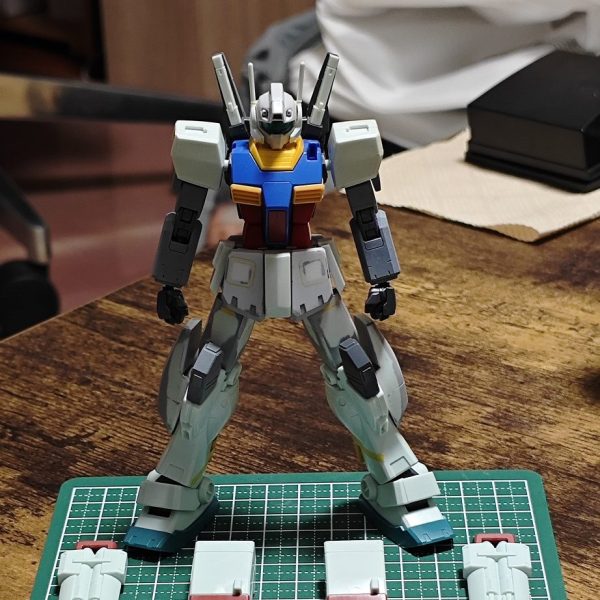初投稿です！ホントに久しぶりに作成始めたので素組みで良いと思っていたのが、何故かミキシングビルドになって大事にw他のGM3ビルダーの方を参考に、何とか理想のGM3になってきました！！GM3は大好物なので何とか完成まで持っていきたいと思います！（1枚目）