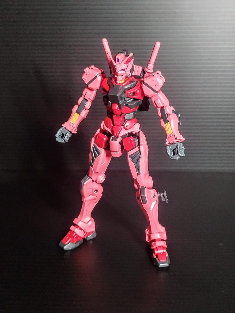 完全素組みで付属のシールは一切貼っていません白いガンダム赤いガンダムは映画観たときからめちゃくちゃタイプでした