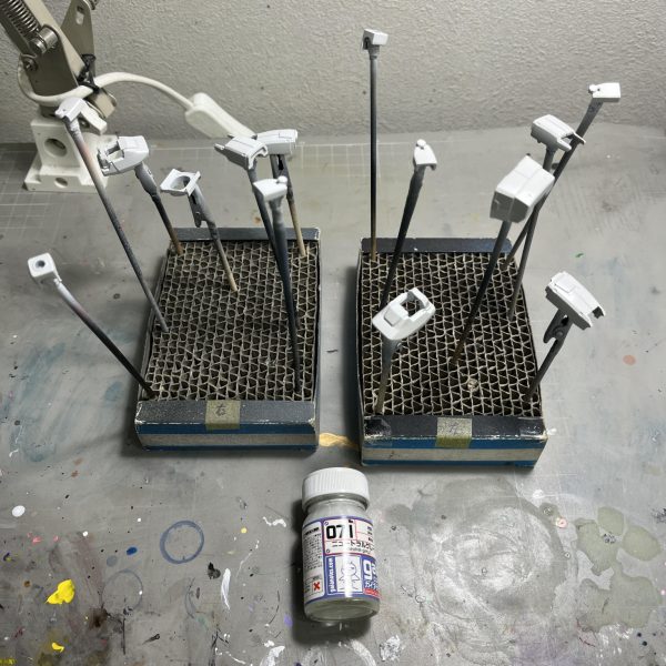 今作ってる作品の進捗その2。ベースカラーの塗装が完了しましたー イメージとしては北米配備カラーですね。（2枚目）