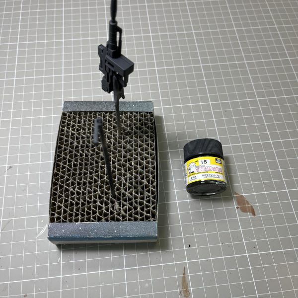今作ってる作品の進捗その2。ベースカラーの塗装が完了しましたー イメージとしては北米配備カラーですね。（4枚目）