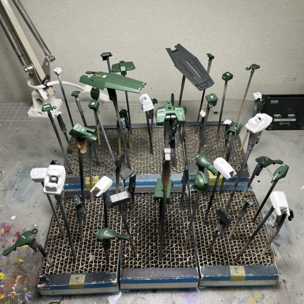 今作ってる作品の進捗その3。デカール貼り→クリア吹き→研ぎまで完了。さてウェザリングとか墨入れとかどーしよっかなーって感じです。