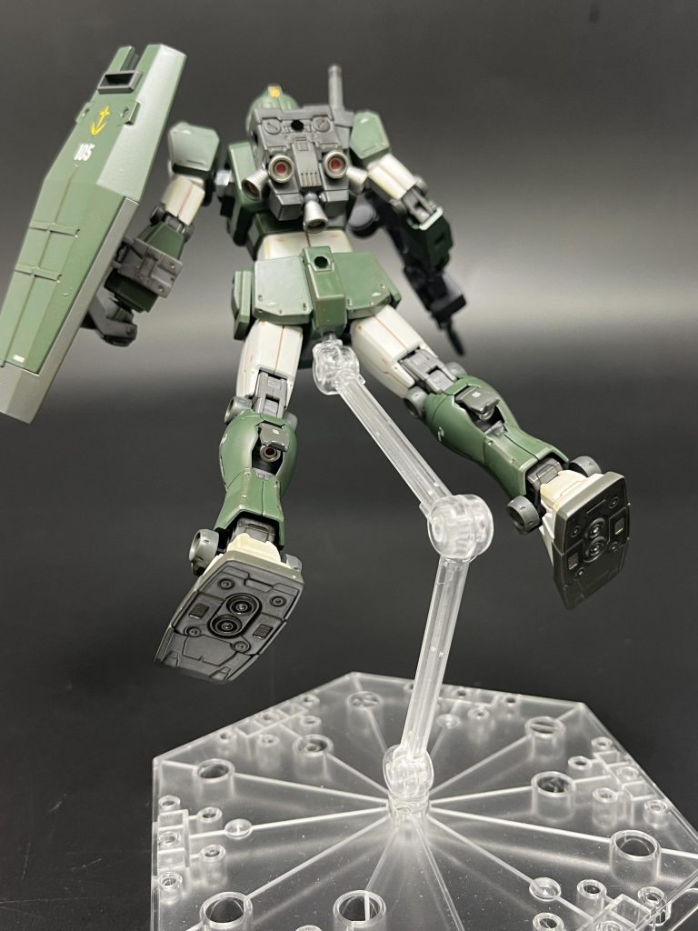 バーニアノズル内と足の裏はシタデルカラーで塗り分けてます。デカールは付属のものとガンダムデカールの連邦系のものを使いました。