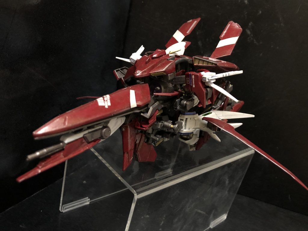 可変形態3機の中ではいちばん最初に制作しました。何故なら可変形態のイメージがすぐできたからです。この機体で構造は確定。他のスローネも準じた形で制作しました。