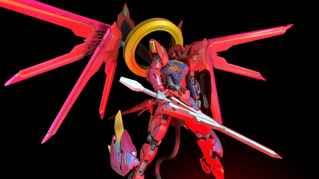 「顔」について！顎を伸ばして尖らせてます！(おデコも)アンテナは少し短く！「色」について！茶色に見える盾などの色は！黒サフから赤で塗るとこの色になりました✨