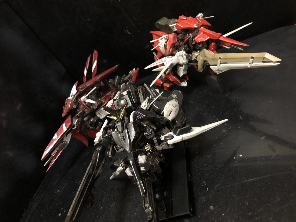 劇中ではMS形態のまま飛んでましたね。可変形態になって飛べば移動も速かったかも。イライラも軽減されてネーナも結婚式場を襲わなかったり?ハロ「ネーナ。ソレハネーナ。」