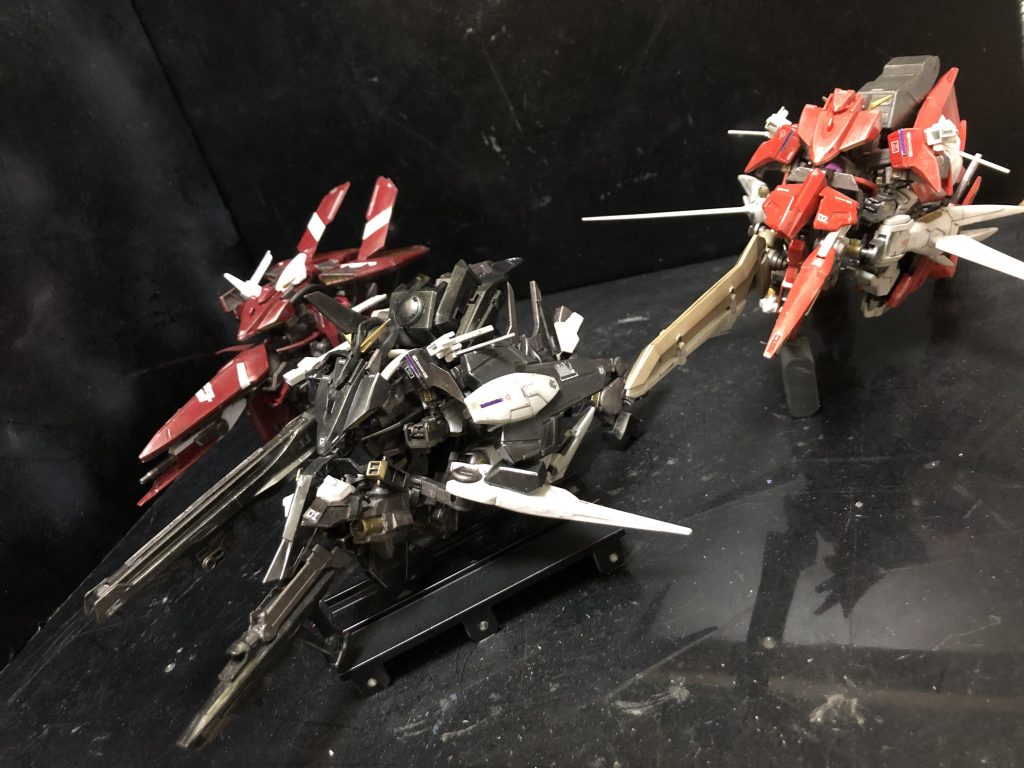 ミハイル「くだらねー!」ネーナ「失礼じゃない!?このハロ!あったまきちゃう!」ミハイル「ぶっ壊しちまうか?」ヨハン「遊んでる暇はない。行くぞ。」ネーナ「はーい。」ミハイル「わかったよー。次はどこ行くんだよ。」