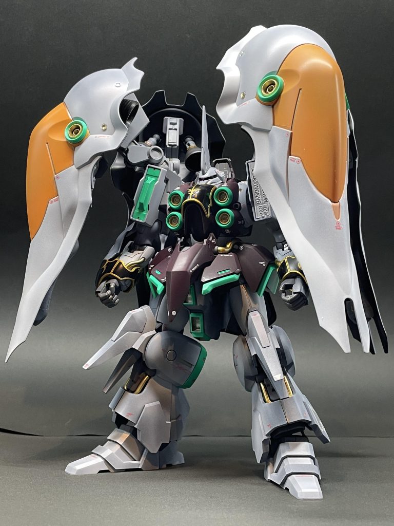 ボディカラーはマリーダさんの制服、スーツの色は、紫?アズキ?と調色していたらこんな感じになりました😄緑色の部分は、紫とどちらにするか悩みましたが、ジオンなら緑だねとお告げがあり中々妙な色合いになりましたが、気に入っております😁