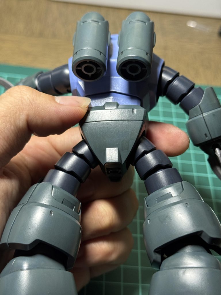 オケツの目立つ筆跡2発、左足ふくらはぎにある気泡、悔しい。塗料の希釈率の安牌がわからない🙄