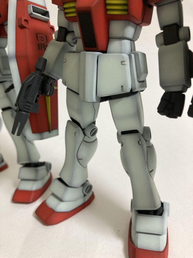 フロントアーマーは一枚板から分割しました。両側独立可動しますサイドアーマーはガンダムのをそのまま