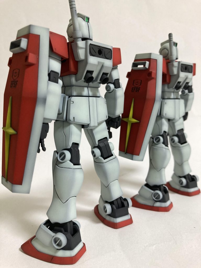 腰のリアアーマーは分割線を筋彫りしただけ(なんちゃって分割)