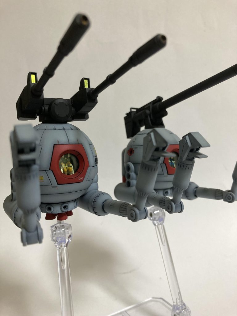 一般兵は黄色と青のパイロットスーツを用意しました