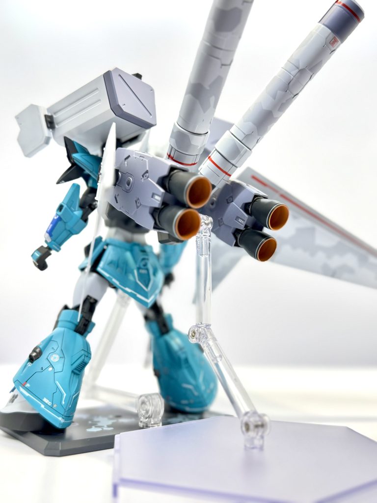 バックアングルコーションラインは全てマスキング塗装で、デカールは一切使っておりません。細部にスジボリを追加。