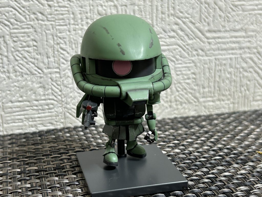 モノアイは交換しようかなと裏に穴を開けたので