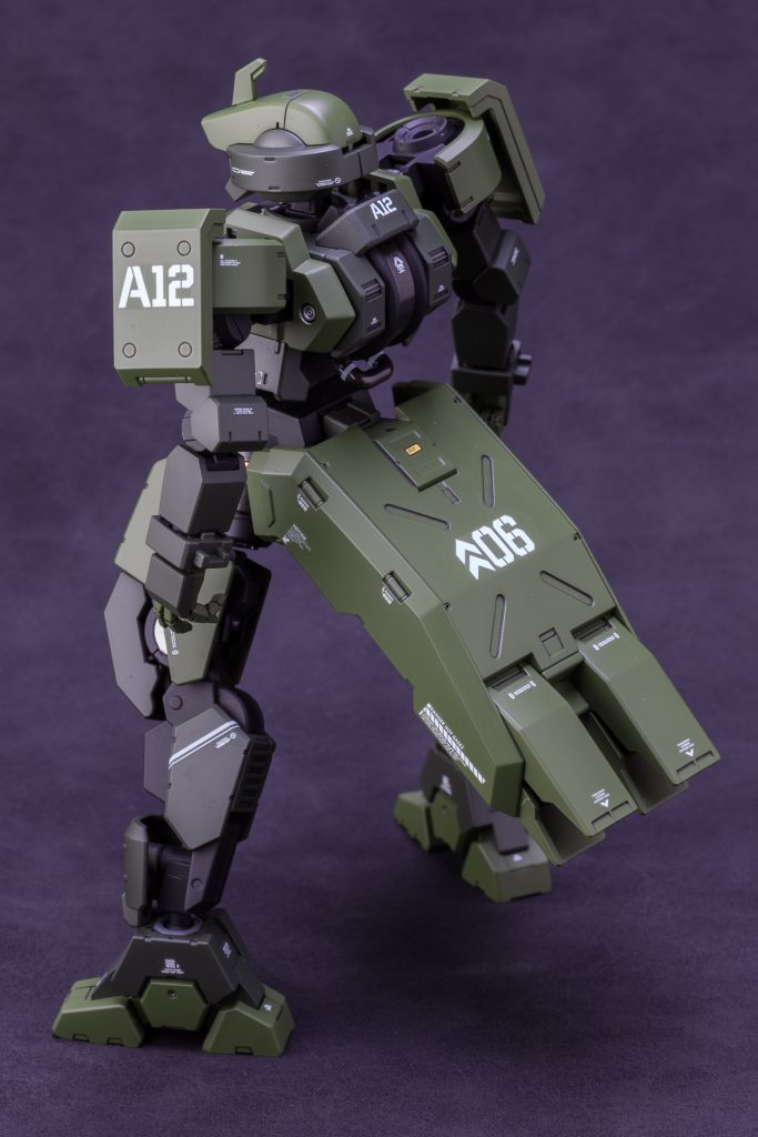 リア・ブースター・ユニットと洗面器のアーマチュアには磁石が付いているので、取り外すときに塗装を台無しにすることはない。