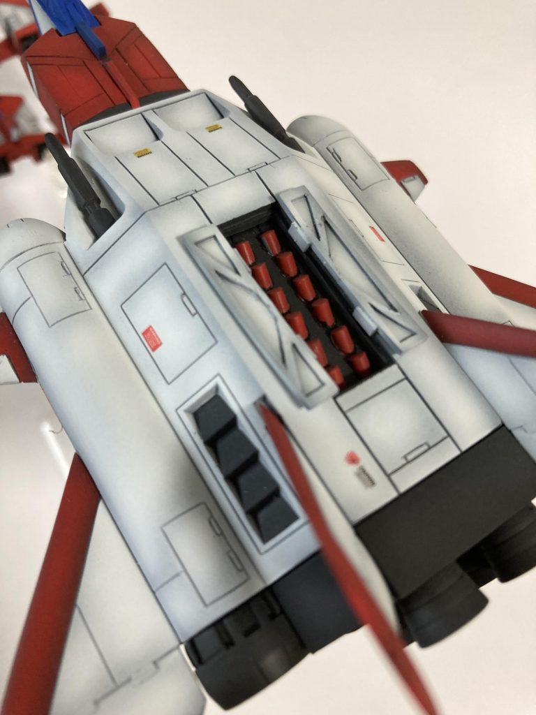 ブースター背面に対空ミサイルを追加敵機に上に付かれると手も足もでない気がするので(もともと手も足もありませんが 笑)プラ棒とプラ板で自作しました