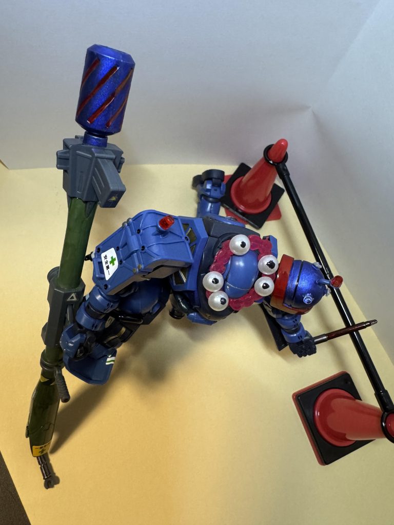 なかなか吸えない落ちてるゴミを吸引中。怒りを抑えて礼儀正しい姿で吸引中