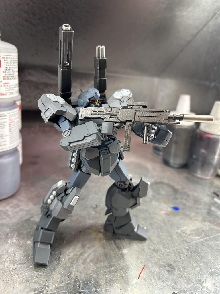 マシンガンは先端だけミラーシルバーで金属感出してます。