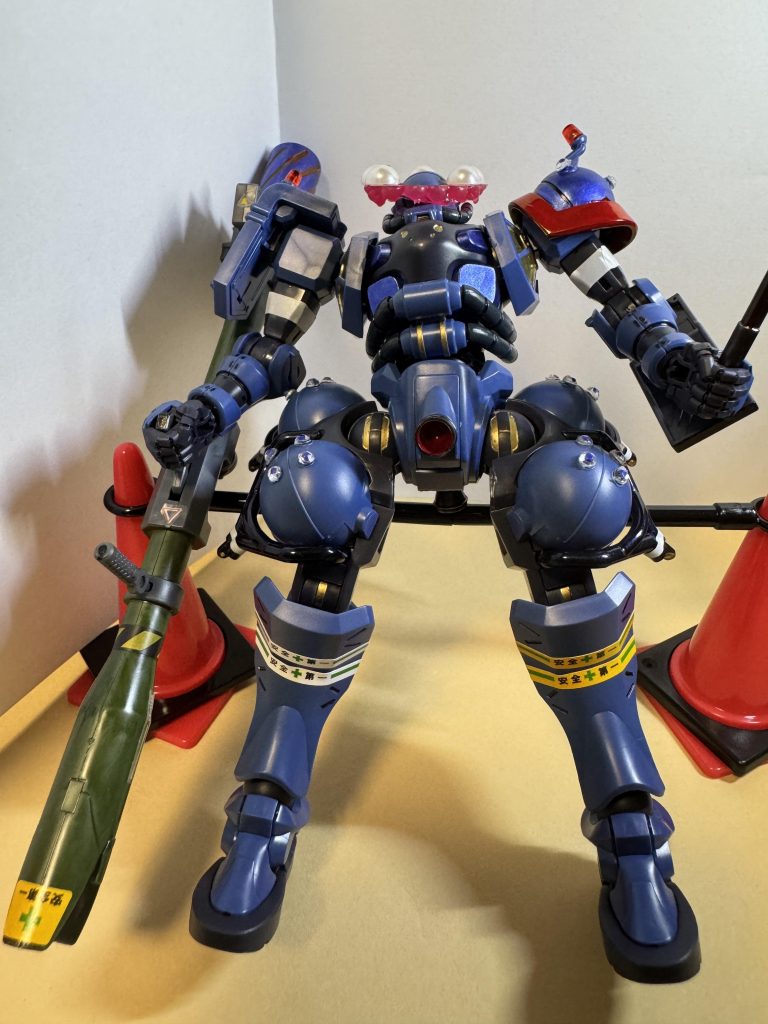 足元には脚半を意識した安全第一デザインこれで機械への巻き込まれ対策も安心設計