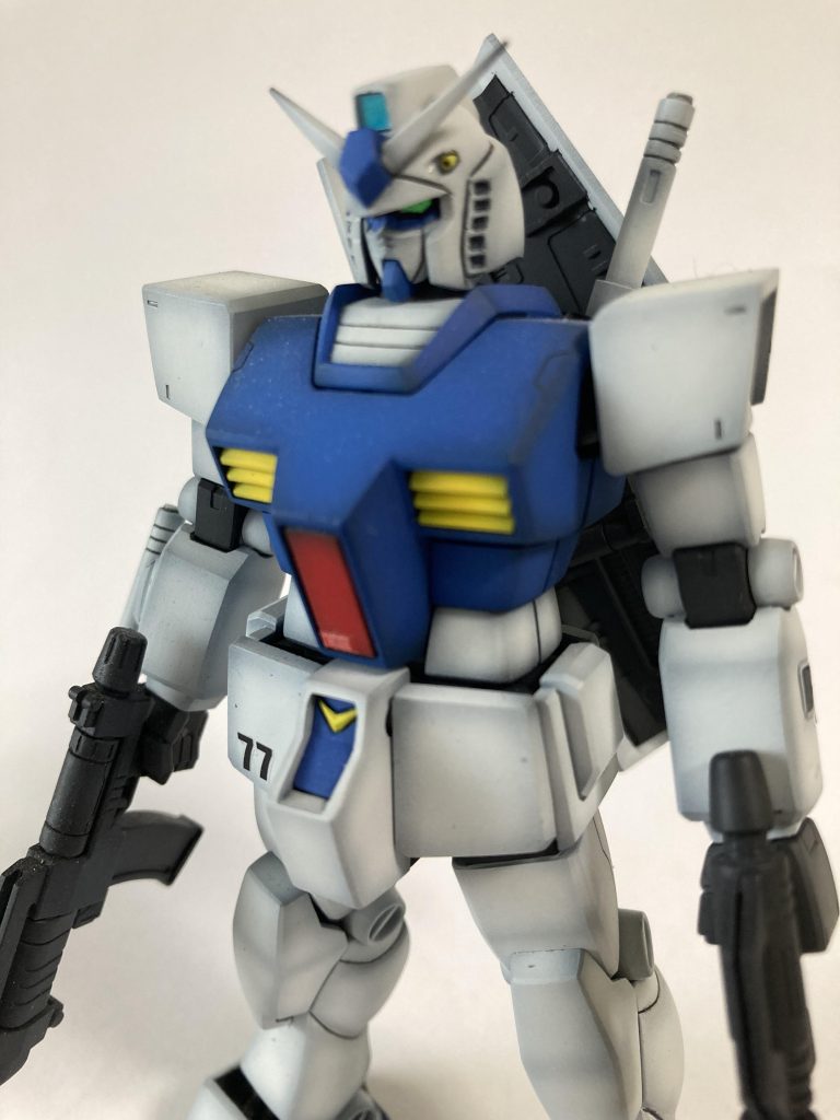 ガンダムとGMでは頭の取り付け高さが異なるため、両方とも取り付けられるように首等で調整しました