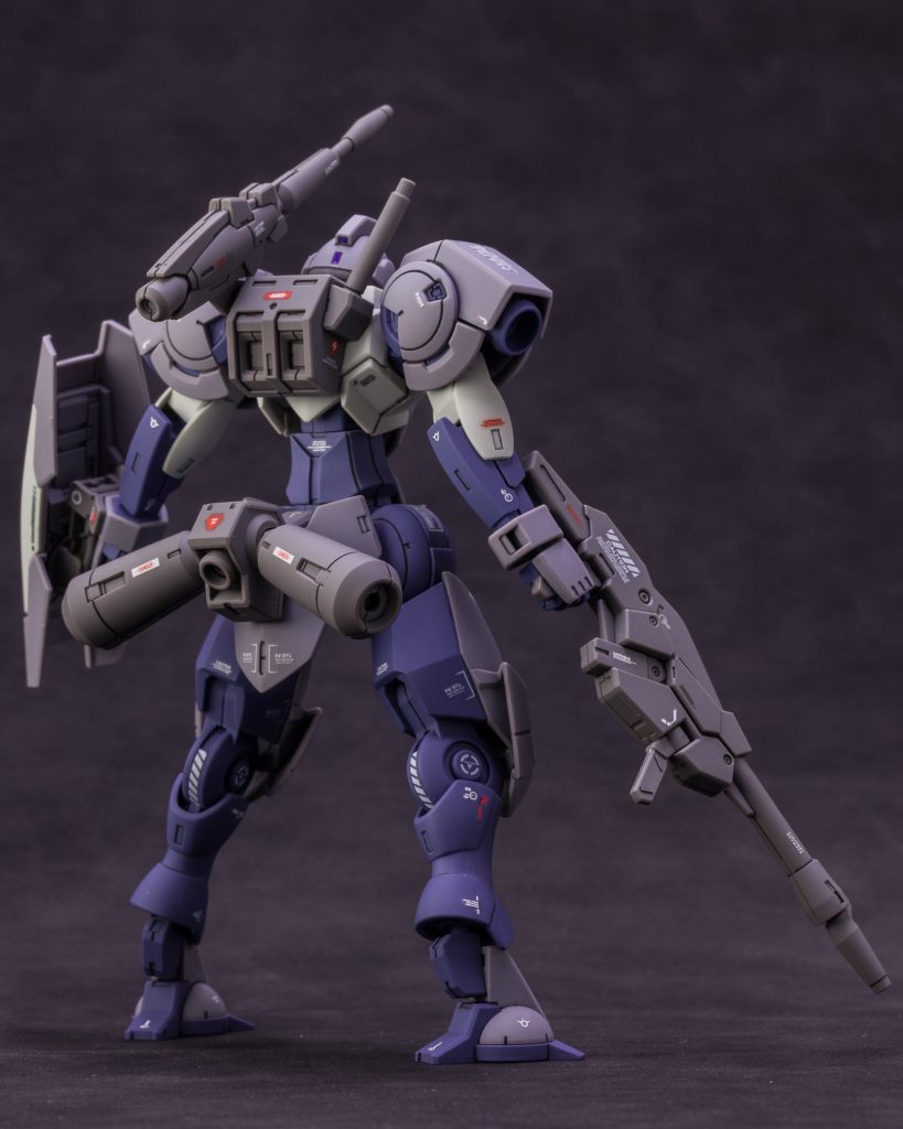 プロポーションもデザインもとても良く、特に足が気に入っている。