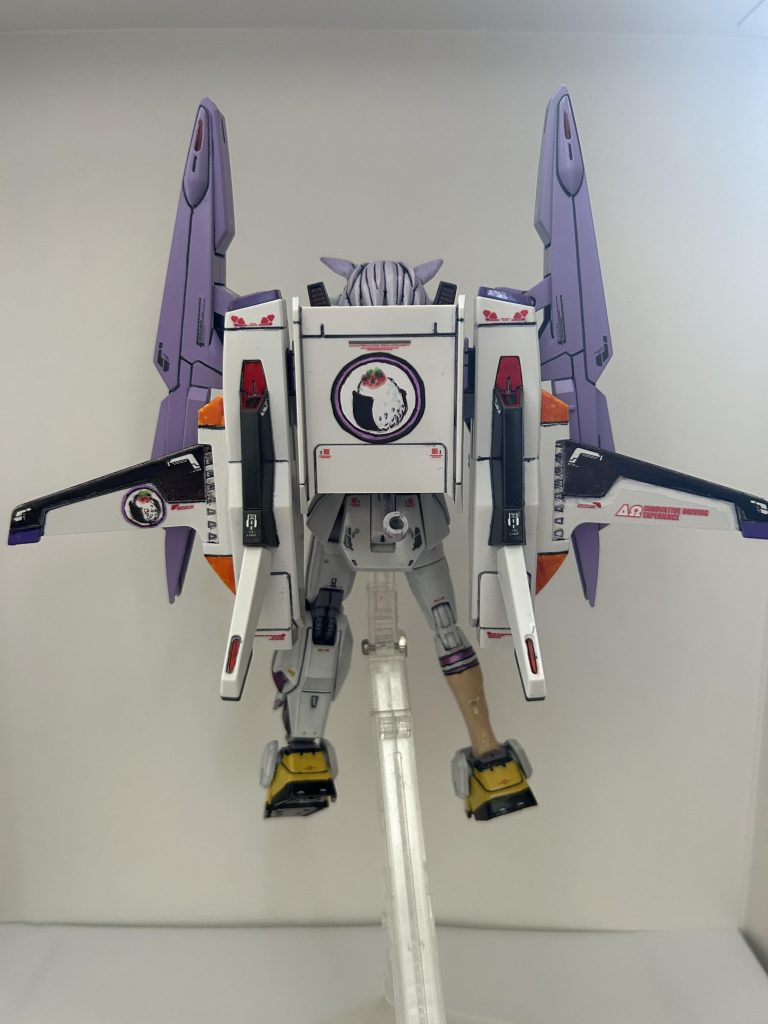 プロフィールなどをみると実家がおにぎり屋らしく、ご本人の1番好きな具は明太子おにぎりとのことだったのでロゴは手描きで作りました。