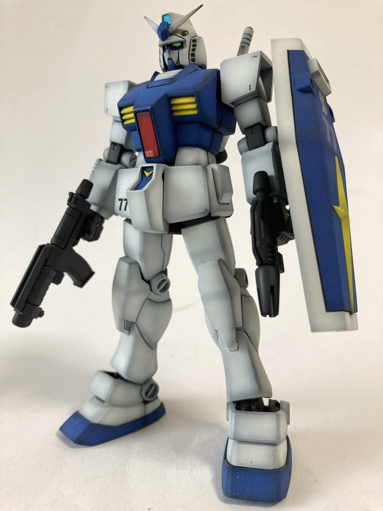 ガンダムヘッドも作成解体中だったガンダム1号機とGMのパーツにて急造した機体のため、予備パーツにはガンダムヘッドも含まれていた