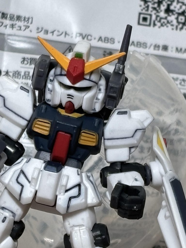 まずはMk.IIを単体で。これ一回500円する超高級ガチャガチャなんですけど、その分造形が良いですね！このデフォルメ調は好きです。個人的に驚いたのがシールドの塗り分け。HGだとここはシール補填なのに。500円の底力を感じますね。