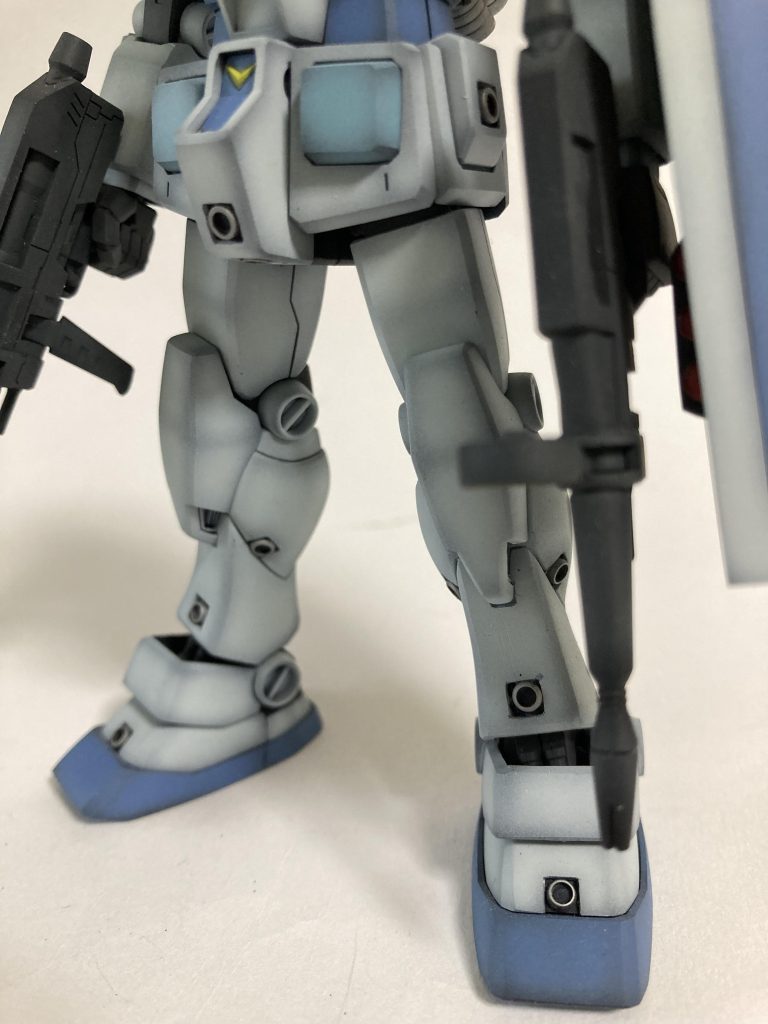 腰のキャラメルや涎掛け(って名称で良いのか…)は本来グレーですが、水色に振ってあります全体的に地味過ぎな感じなので、隠れたオシャレをしました