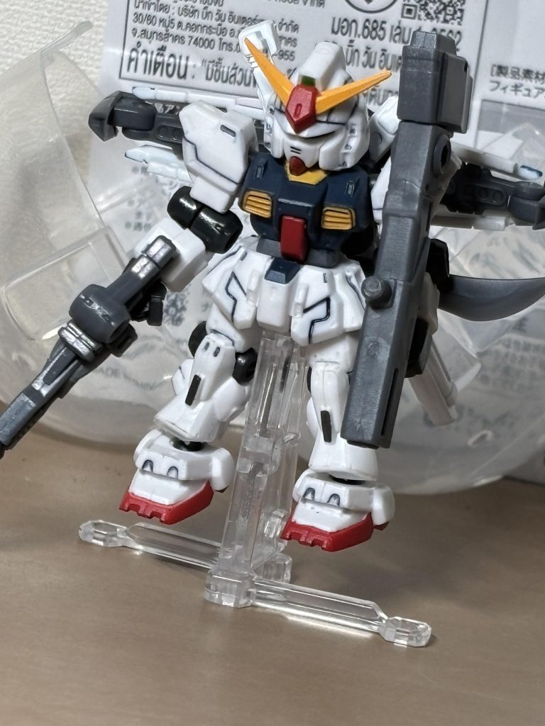 てな訳で、ここから今回の戦利品の供養です。・ヒートサーベル(グフ)・クレイバズーカ(百式)・ディバイダー(ガンダムX)をフル装備しています。(主は機動新世紀ガンダムXを未視聴です。そこだけはご容赦を。) 