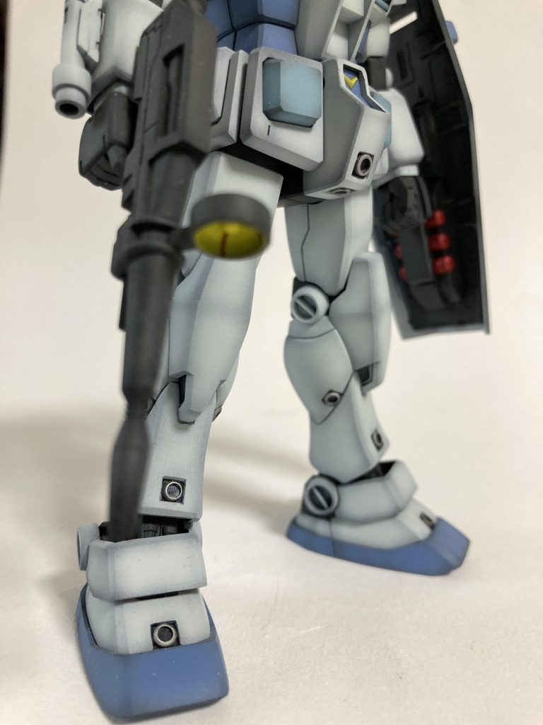 シールド裏にグレネードを3発追加