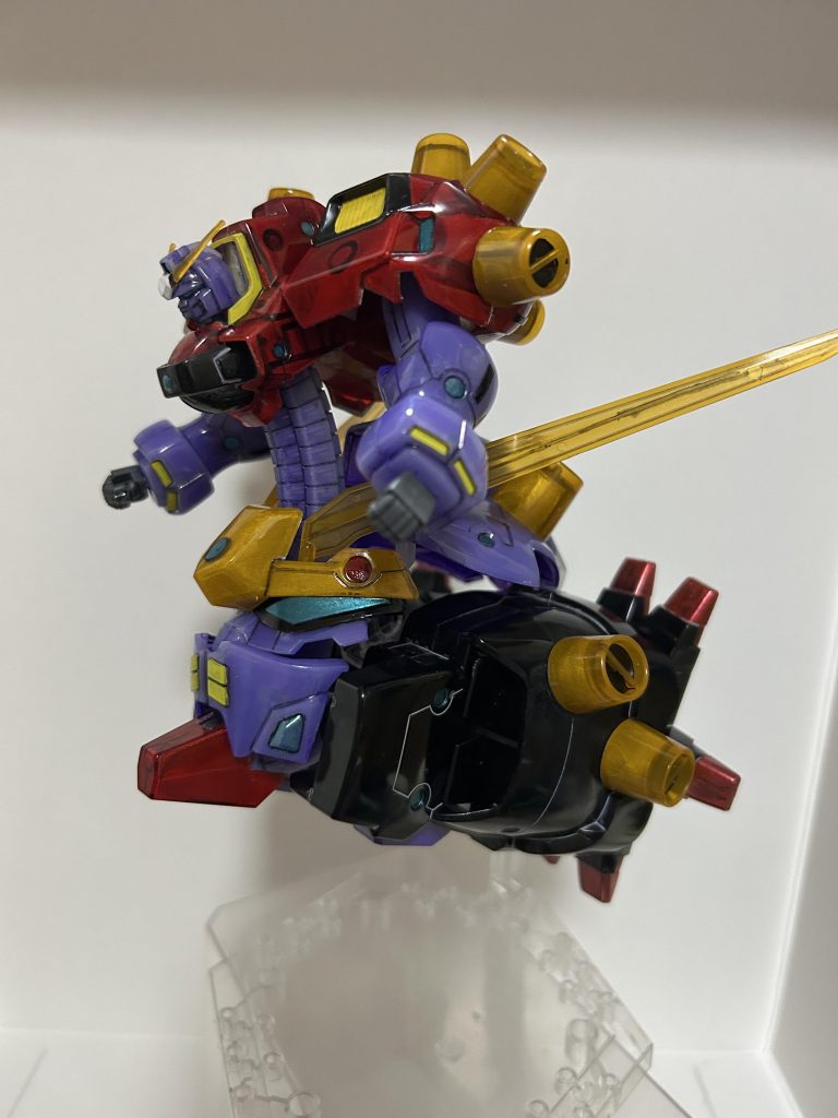 しかし…ウルベやミカムラ博士の件がなければこれがネオジャパンの代表ガンダムになってたのか⁈と思うと…デザインセンス的にどうなの?と思ってしまう。敏捷性と機動力が命のGガンダムの世界観で、こいつ動けないしガンダムヘッドを使っての手数勝負機体…勝てるの?