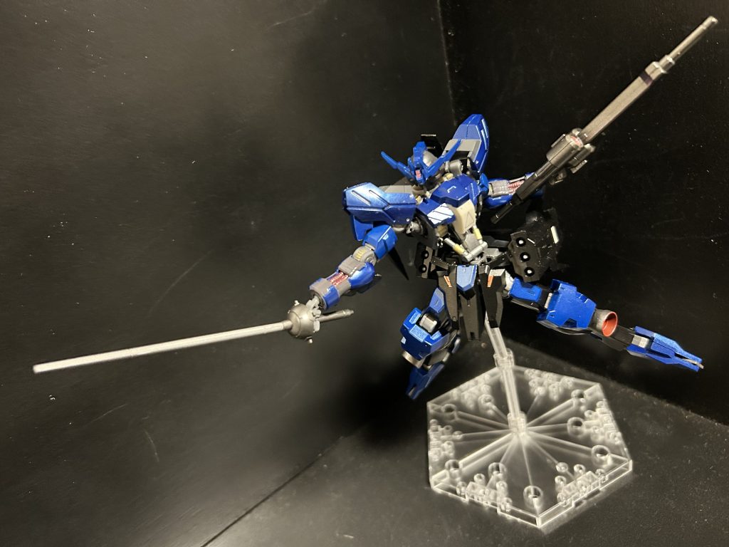 いつも通りに組んで、墨入れて、汚して、トップコートしようと思ったけど、なんか安っぽいというか、弱そうだなぁと思って塗装に至りました。