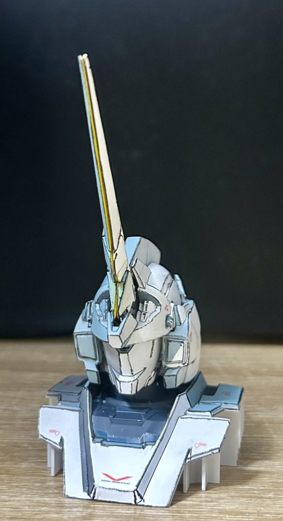 塗装後（ユニコーンモード）アンテナから黄色がチラ見してるのが残念ポイント…