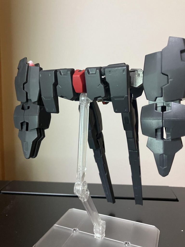 今回のメインでもあるセラヴィーⅡ。合体前の状態だとこんな感じ。今回は可変のために、HGのガンダムフレームやグレイズフレーム(余剰分)、そして一部箇所には30MMのパーツも使っています。