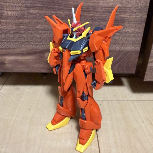 バウの系列機を開発中です！ガンダムフェイスにしようかと！ただZフェイスは先輩方が、たくさんされているのでここは敢えてジャスティス系をチョイス。意外と良いのでは！元々バウにはトサカがあったので、系列機としてなんか説得力がありますね！笑（自画自賛）（1枚目）