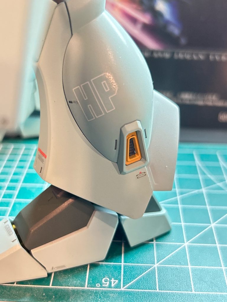 あと自分なりに機体の部隊設定を考えてみて「地球連邦宇宙軍月軌道艦隊所属のアイリッシュ級ハイペリオン」を想定してデカールを貼りました。