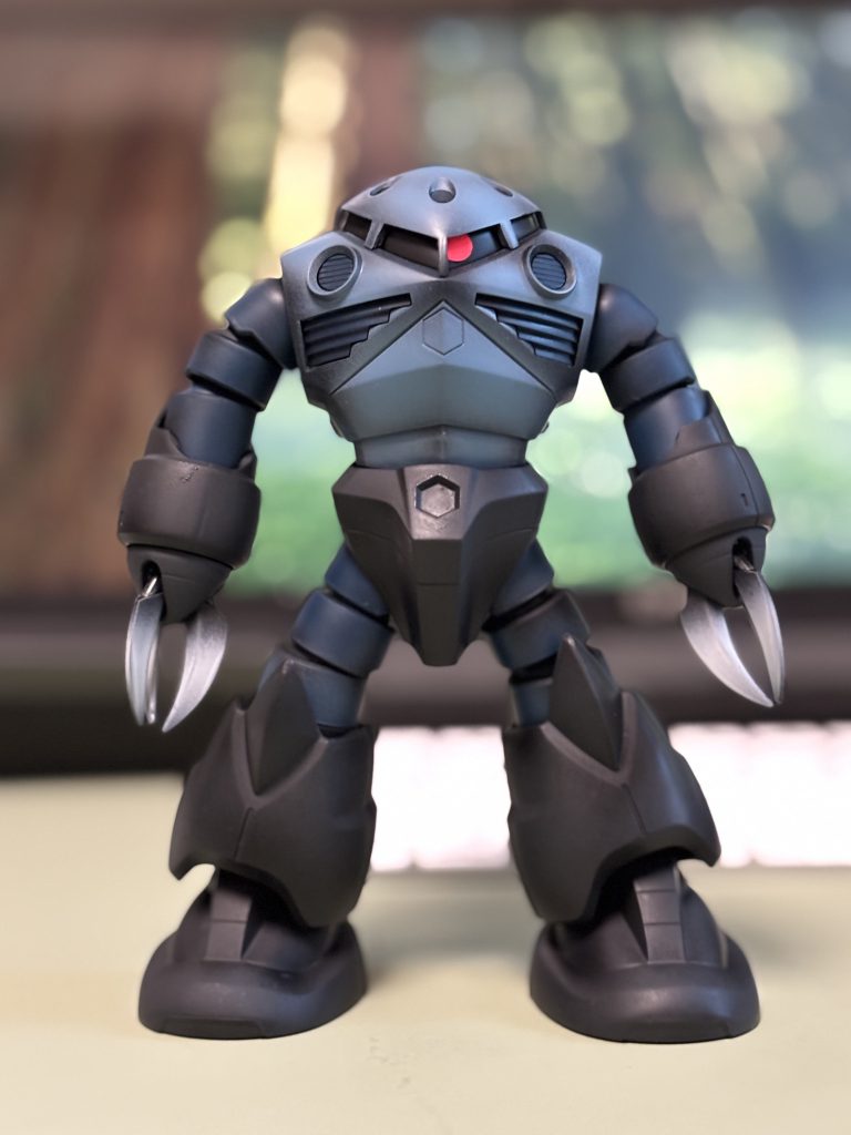 あ、関節位置調整すればまっすぐ立てるんだ！