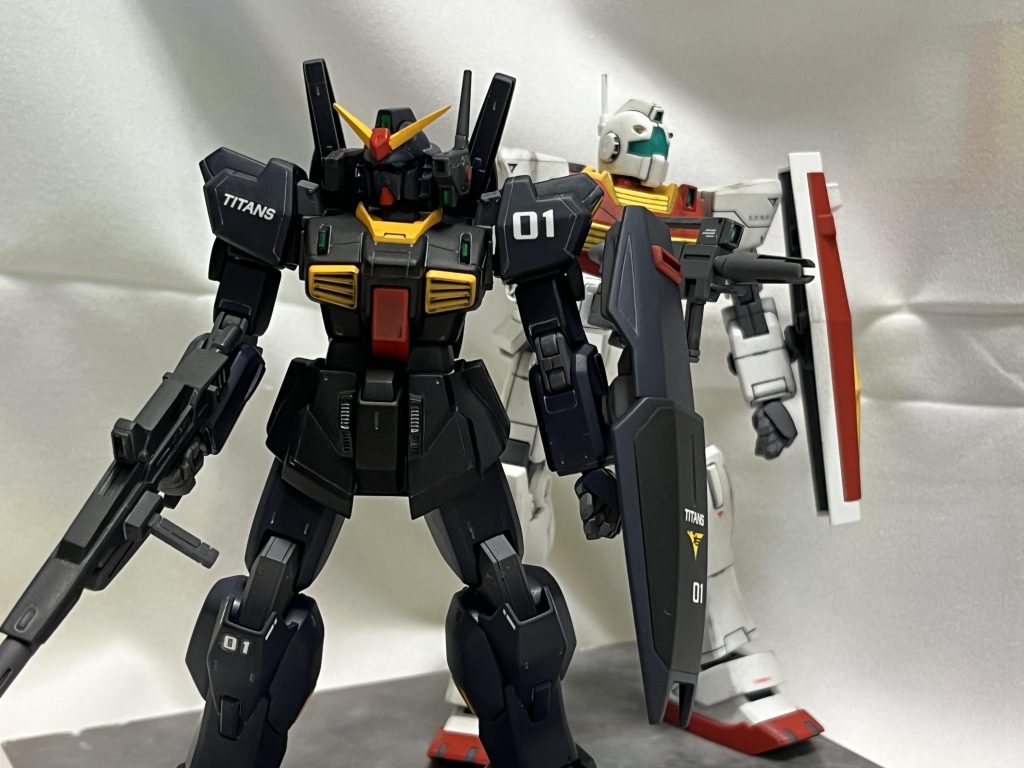 僚機にジムⅡを。本当はハイザックとかの方がしっくりきましたかね。何号機にするかは悩みましたが、3号機だと鹵獲後エゥーゴになるし。やっぱり1号機がいいかと、01にしましたが悪コンにするならエマさんよりカクリコンの方が悪っぽかったなと……