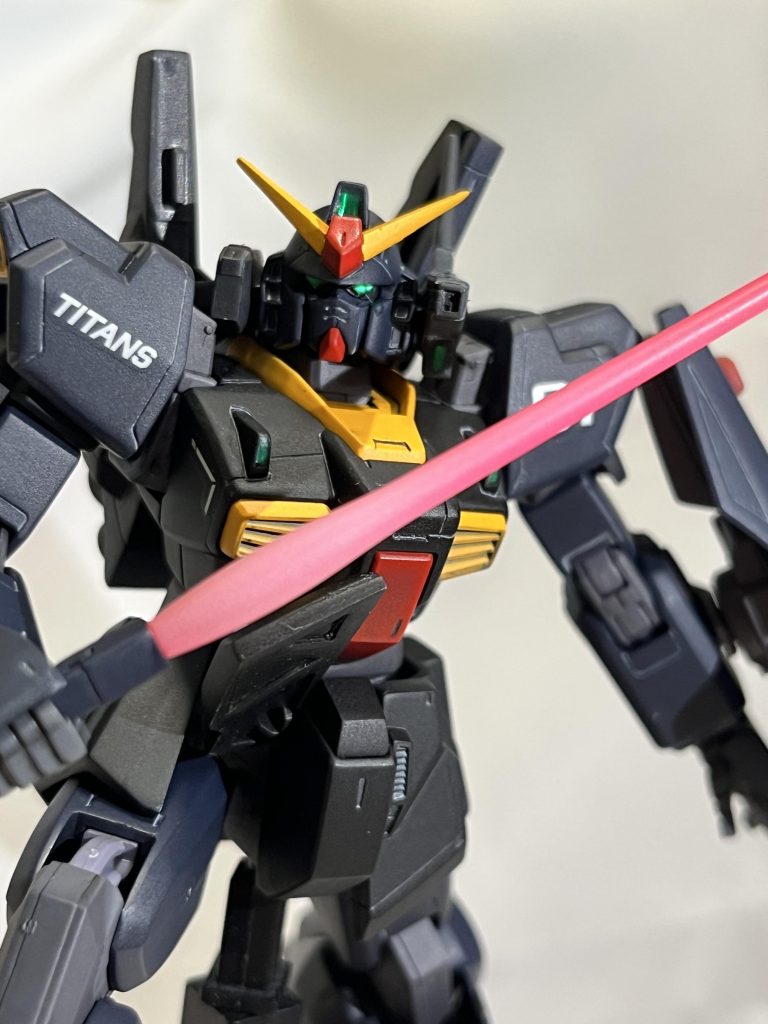 カメラはラピーテープを仕込んでレジンで盛ったら、いい感じにキラッと輝いてくれているので満足しています。